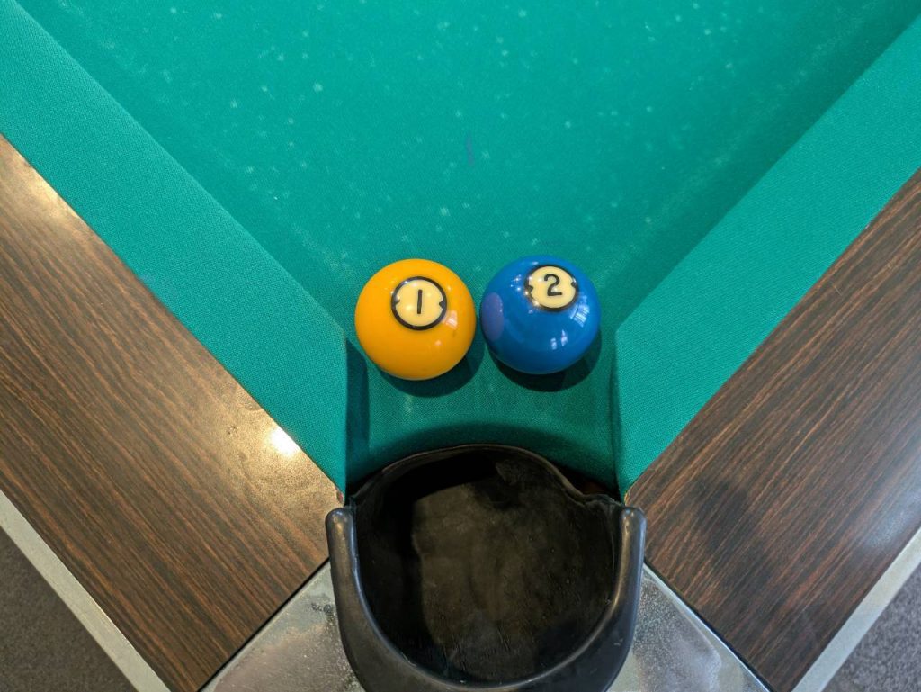 Billiards CANNON의 코너 포켓