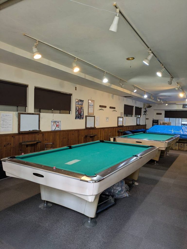 Billiards CANNON의 매장 안. 슈퍼 갈리온 포켓볼 당구대